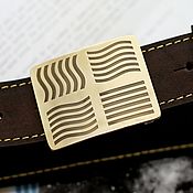 Straps: Leather belt with brass buckle 