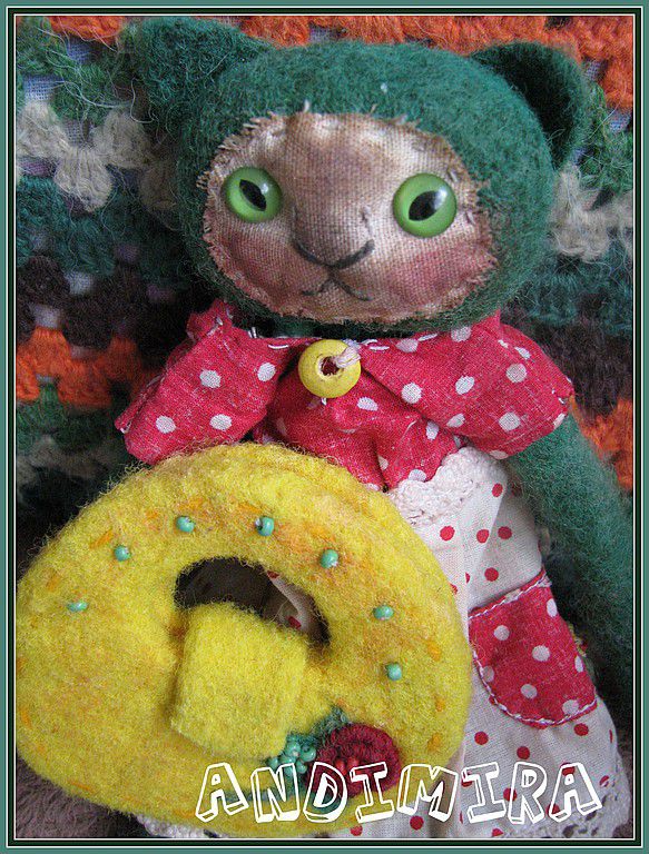Купить кОшкА - игрушка, кошка, войлочная игрушка, состаренная игрушка ...