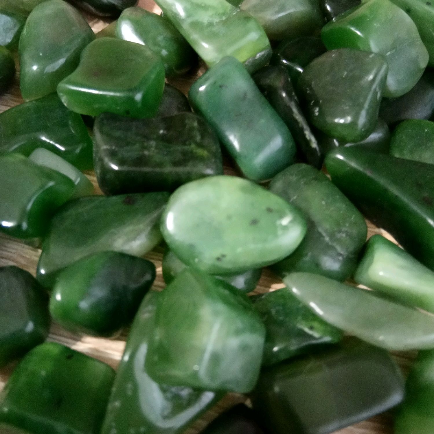 Натуральные камни зеленого цвета фото с названиями