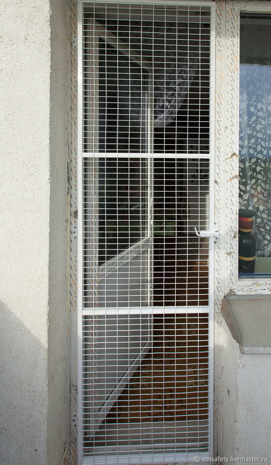 Решетка антикошка на пластиковые окна фото