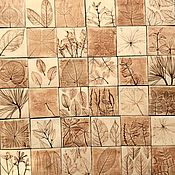 Плитка керамическая ручной работы с отпечатками живых растений