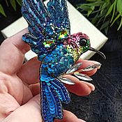 Украшения ручной работы. Ярмарка Мастеров - ручная работа A brooch made of hummingbird beads.Handmade jewelry as a gift. Handmade.