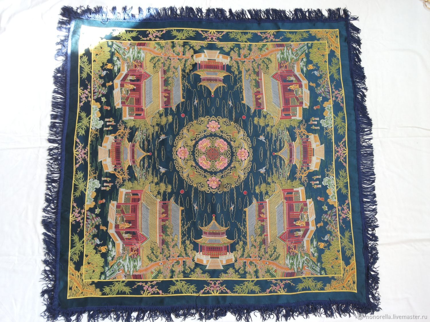 Шелковая скатерть