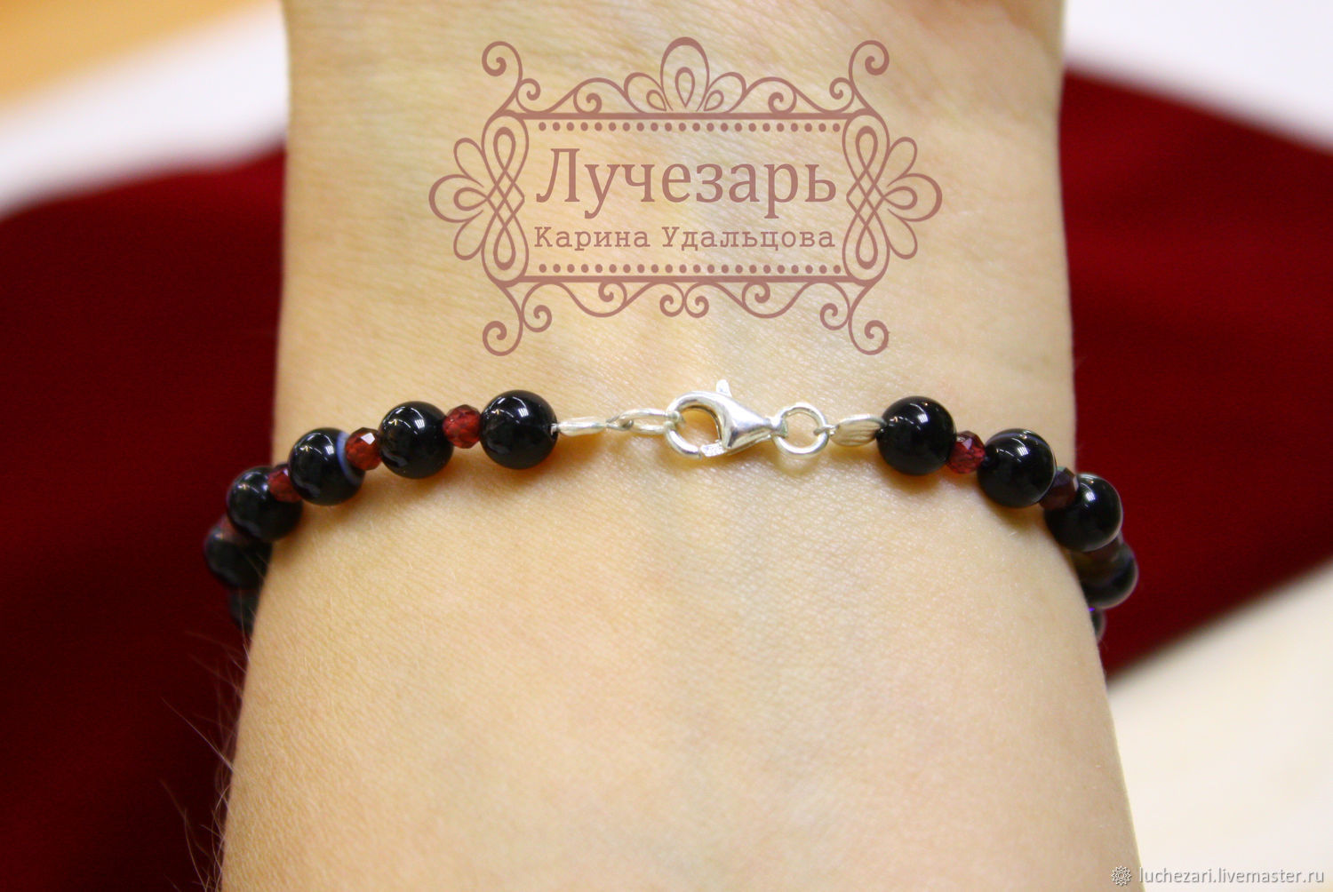 черный гранат браслет. черный гранат браслет. браслет из гранатовых бусин. браслет из камня гранат. браслет из камня гранат.