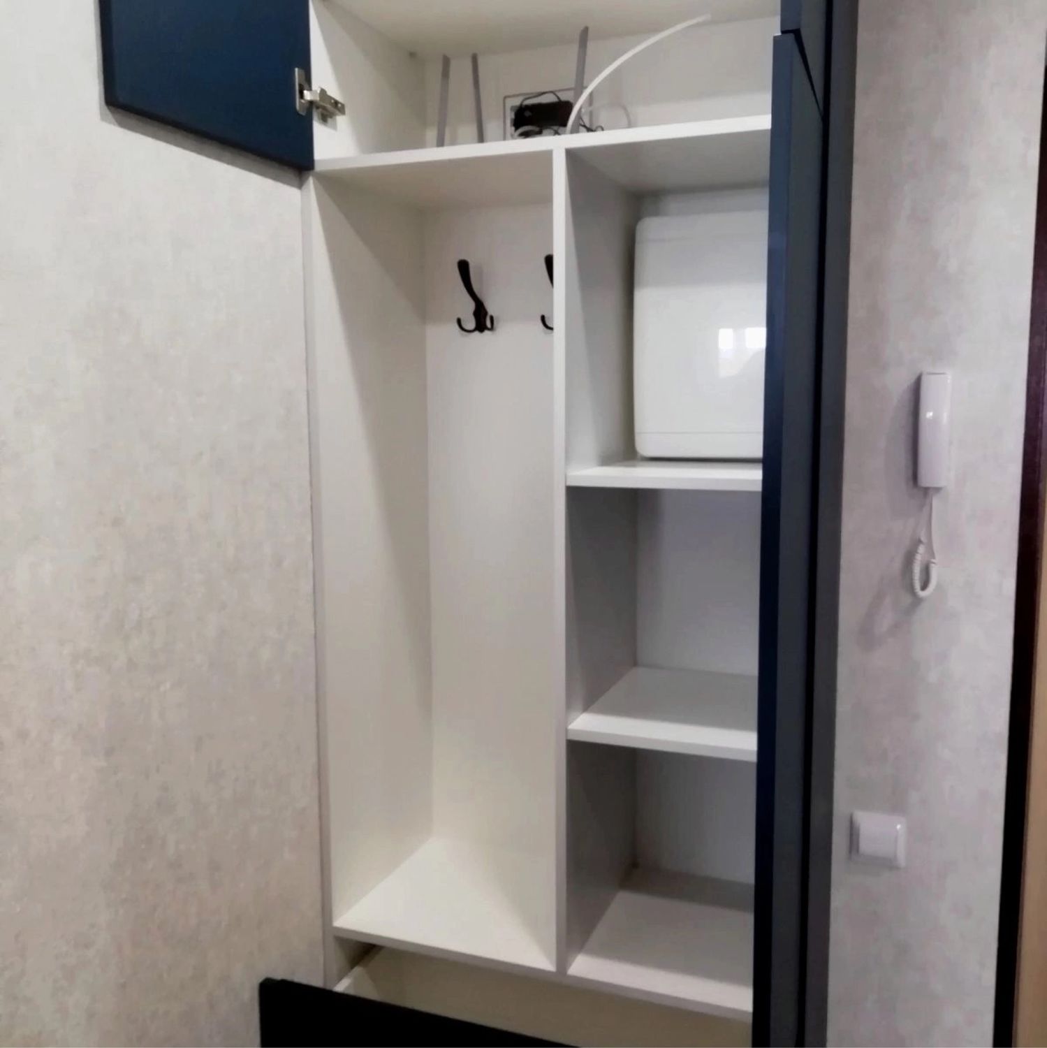 Шкаф в прихожую на заказ в интернет-магазине Ярмарка Мастеров по цене ...