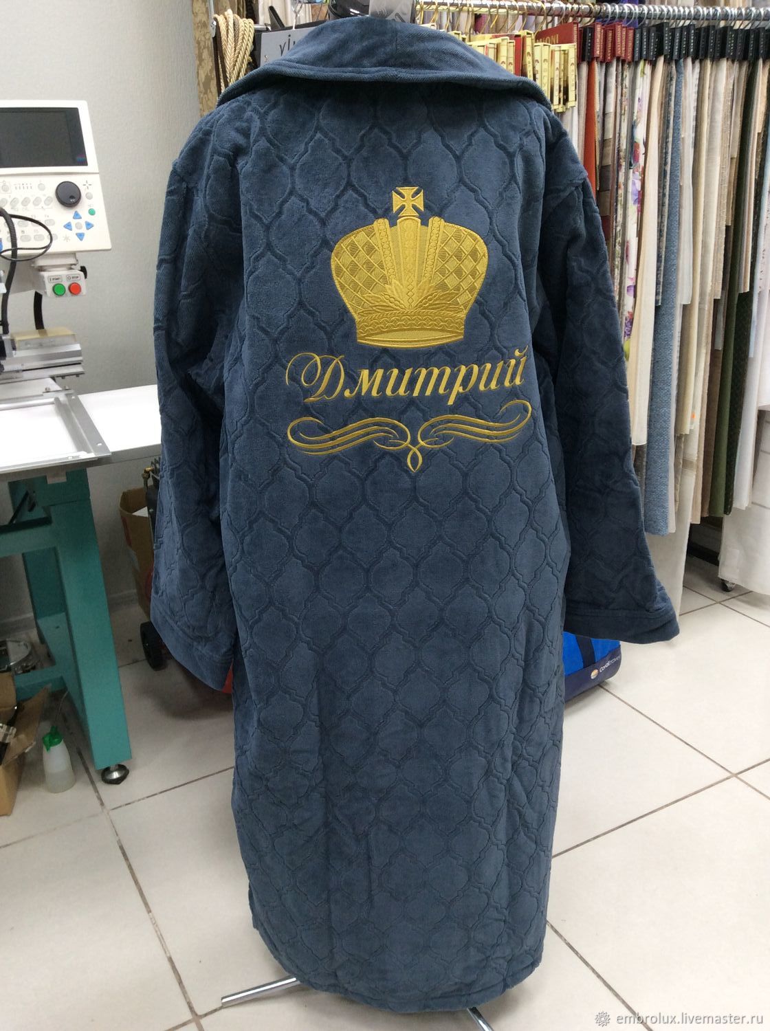 Халаты: халат с именной вышивкой в интернет-магазине Ярмарка Мастеров по  цене 6000 ₽ – LBFMQRU | Халаты мужские, Новороссийск - доставка по России