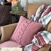 Фарфоровый чайник в вязаном свитере цвета хвои «Охотничий домик»