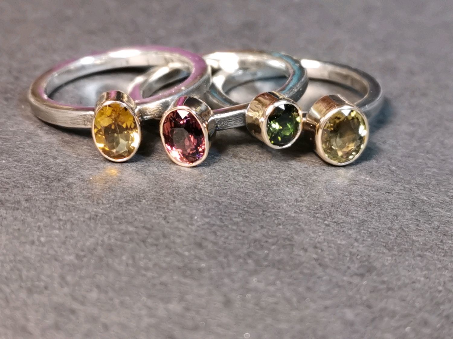 Ювелирное кольцо собака. Комплект колец москва. Ретикуляция. Ювелирные украшения. Набор колец 443001 lv.