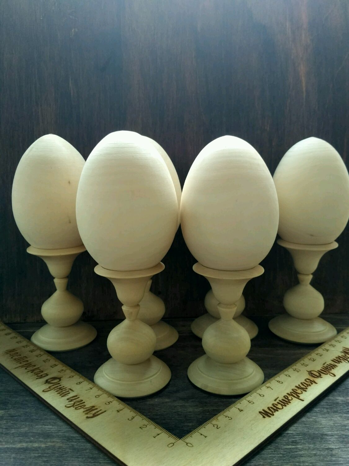 Деревянное яйцо купить. Яйцо деревянное на подставке. Подставка под яйца деревянная. Заготовка яйцо деревянное. Деревянная подставка для пасхальных яиц.