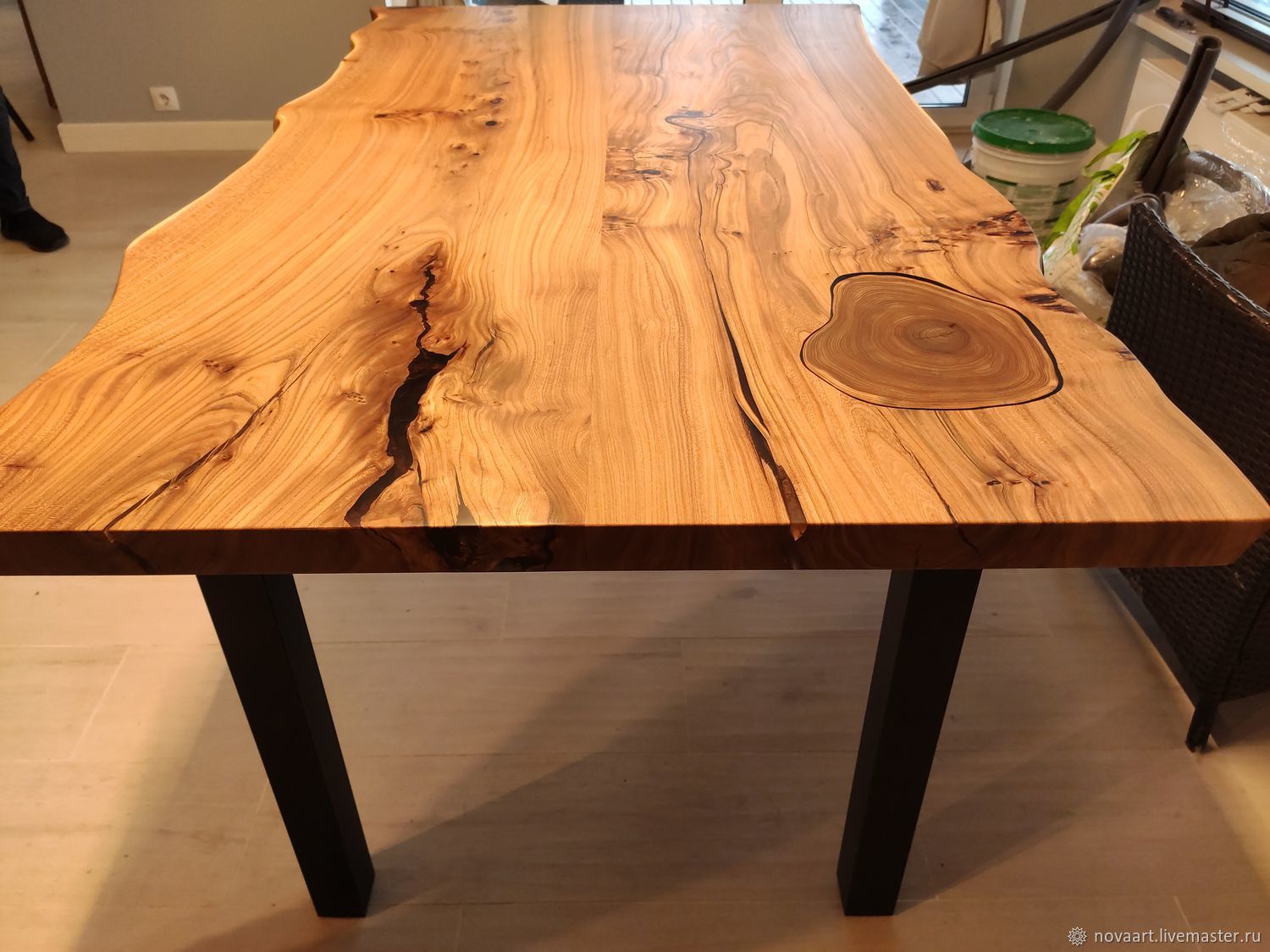 стол из дерева финский