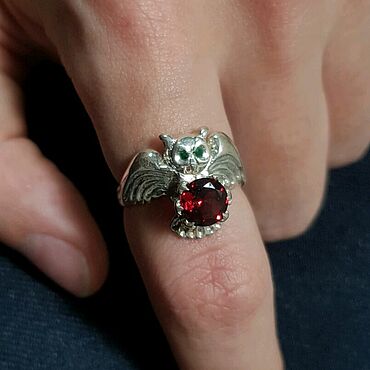 Кольцо в виде совы из серебра с гранатом "Great owl". . Украшения ручной работы - Ярмарка Мастеров Украшения ручной работы. Ярмарка Мастеров - ручная работа Кольцо в виде совы из серебра с гранатом "Great owl". Handmade.
