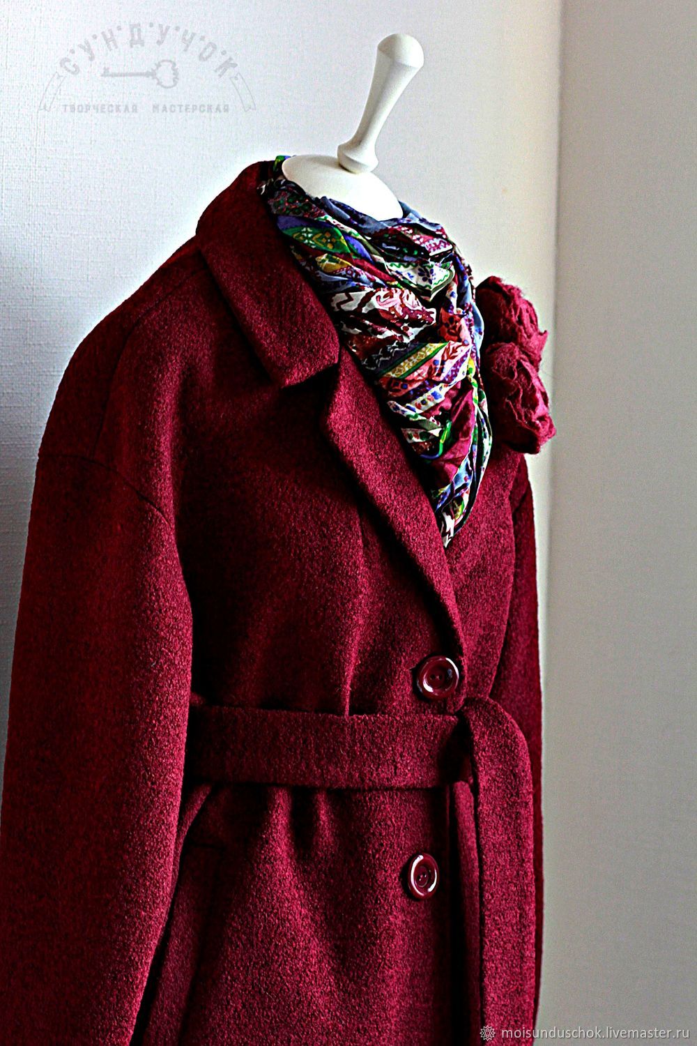 Шерстяное пальто бордовое
