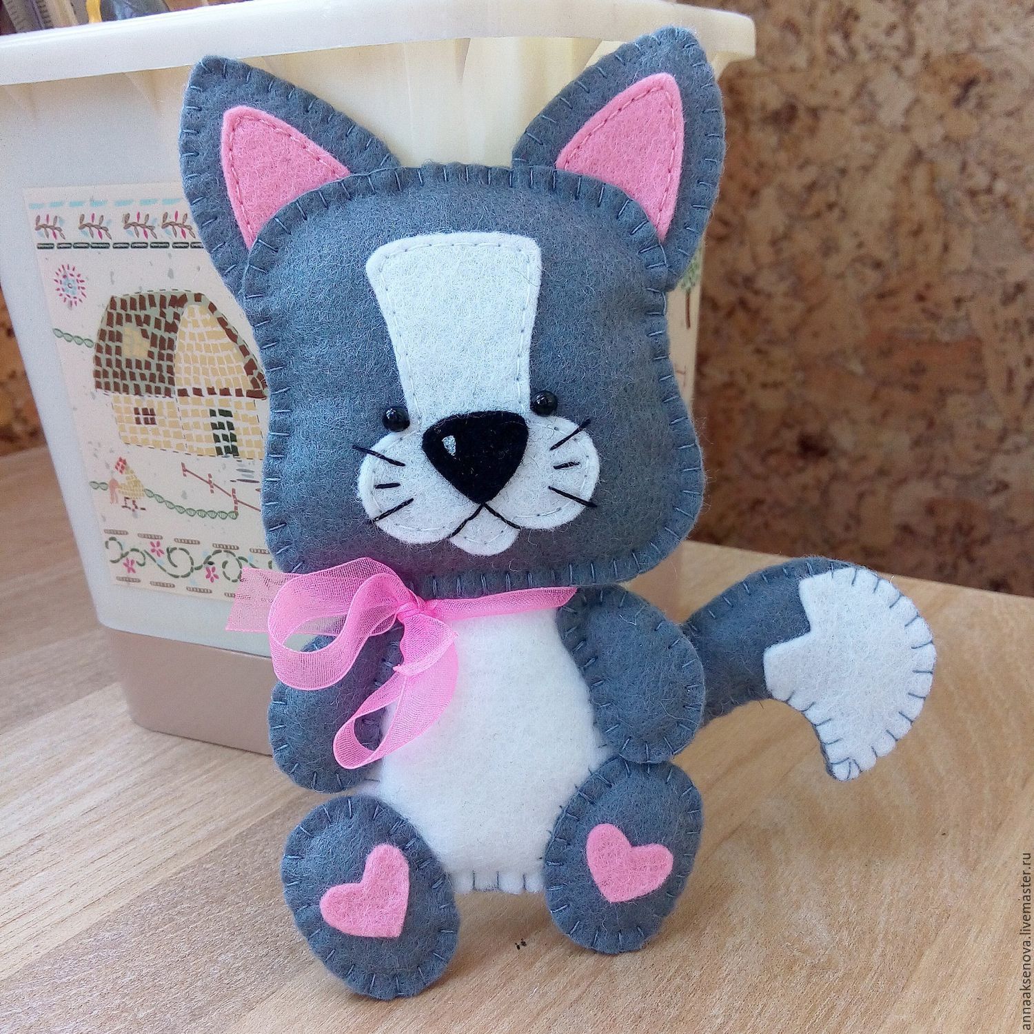 Кот из фетра