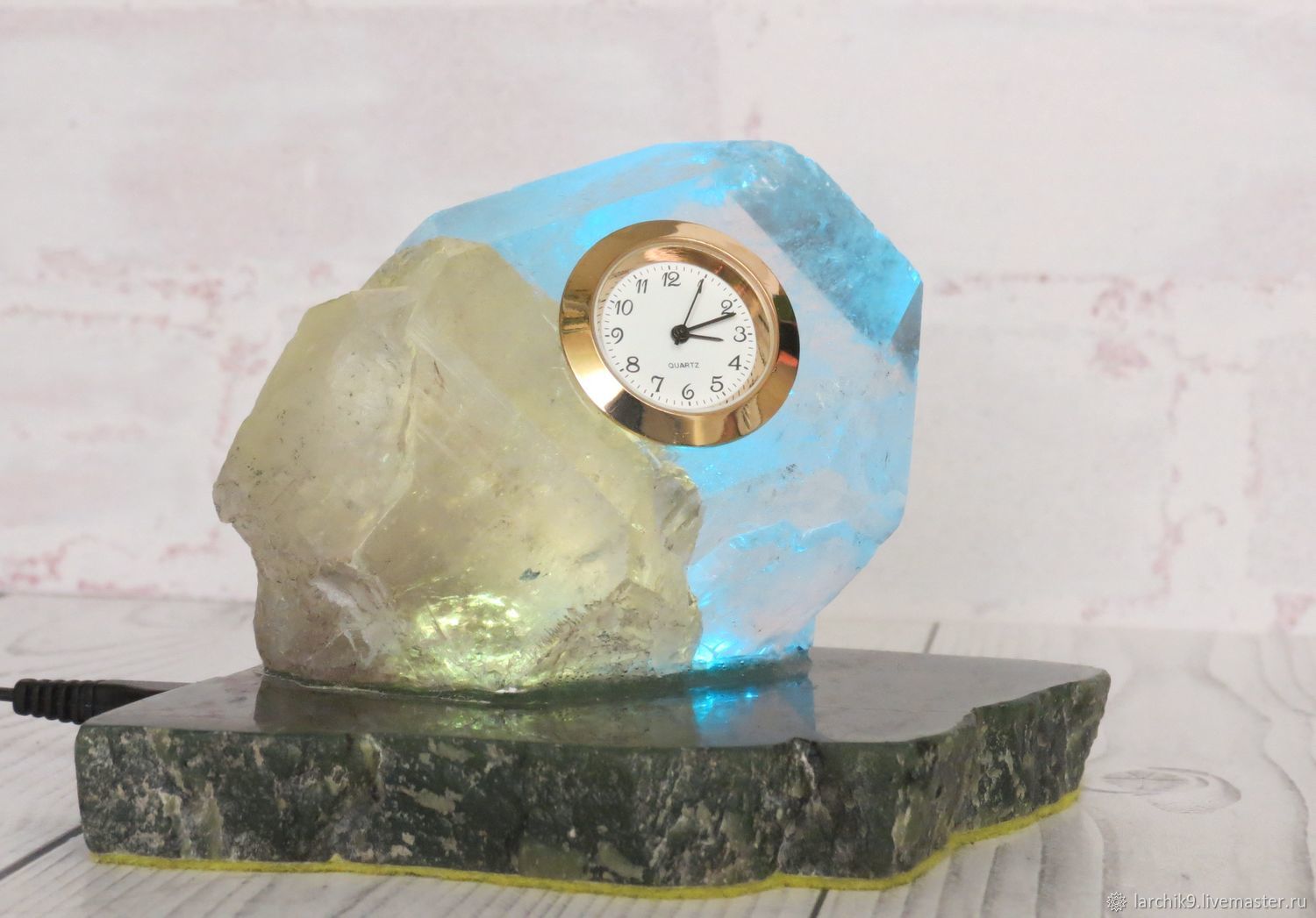 Зеленый нефрит. Бусы желтый нефрит. Часы из нефрита наручные женские. Каминные часы из нефрита. Часы шар.