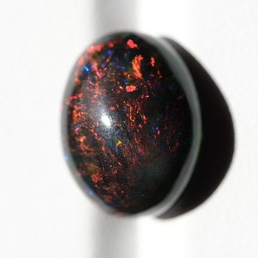 красивый черный опал драгоценный камень макро