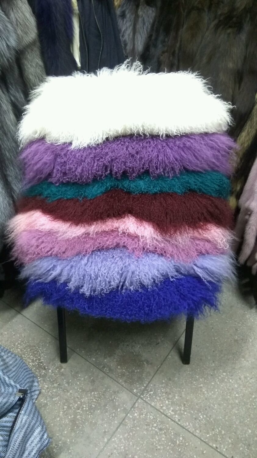 Авито мех лама. Искусственный мех голубой. Шкурки ламы. Эко мех лама. Искусственный мех под ламу.