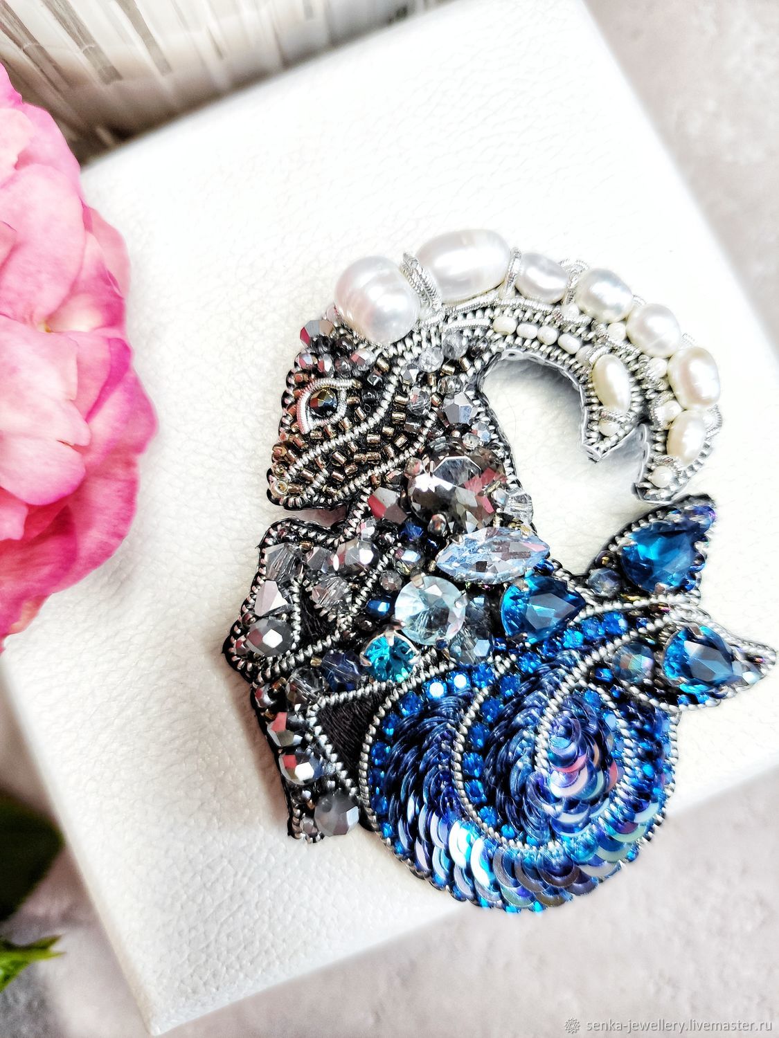 брошь козерог бисер. брошь козерог. брошь козерог бисер. брошь козерог. козерог и жемчуг.