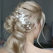 Comb in the hair of the bride from rose quartz