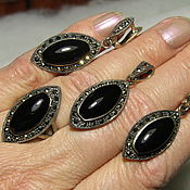 Крупное кольцо-перстень  с рубинами и изумрудами "Стрекоза"