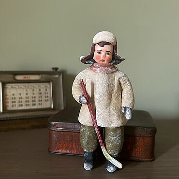 Сувениры и подарки ручной работы. Ярмарка Мастеров - ручная работа Ёлочная игрушка из ваты «Хоккеист». Handmade.