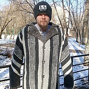 Теплый вязаный свитер с капюшоном