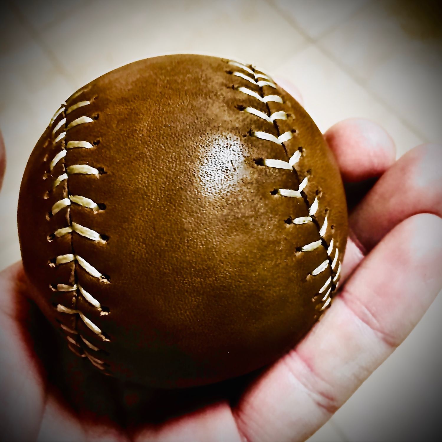 Baseball ball. Бейсбольный мяч MLS. Бейсбольный мяч Wilson Optima Gold. Кожаный мячик. Кожаный футбольный мяч.