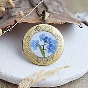 Украшения handmade. Livemaster - original item Medallion for photos with real forget-me-nots. Pendant-medallion as a gift. Handmade.