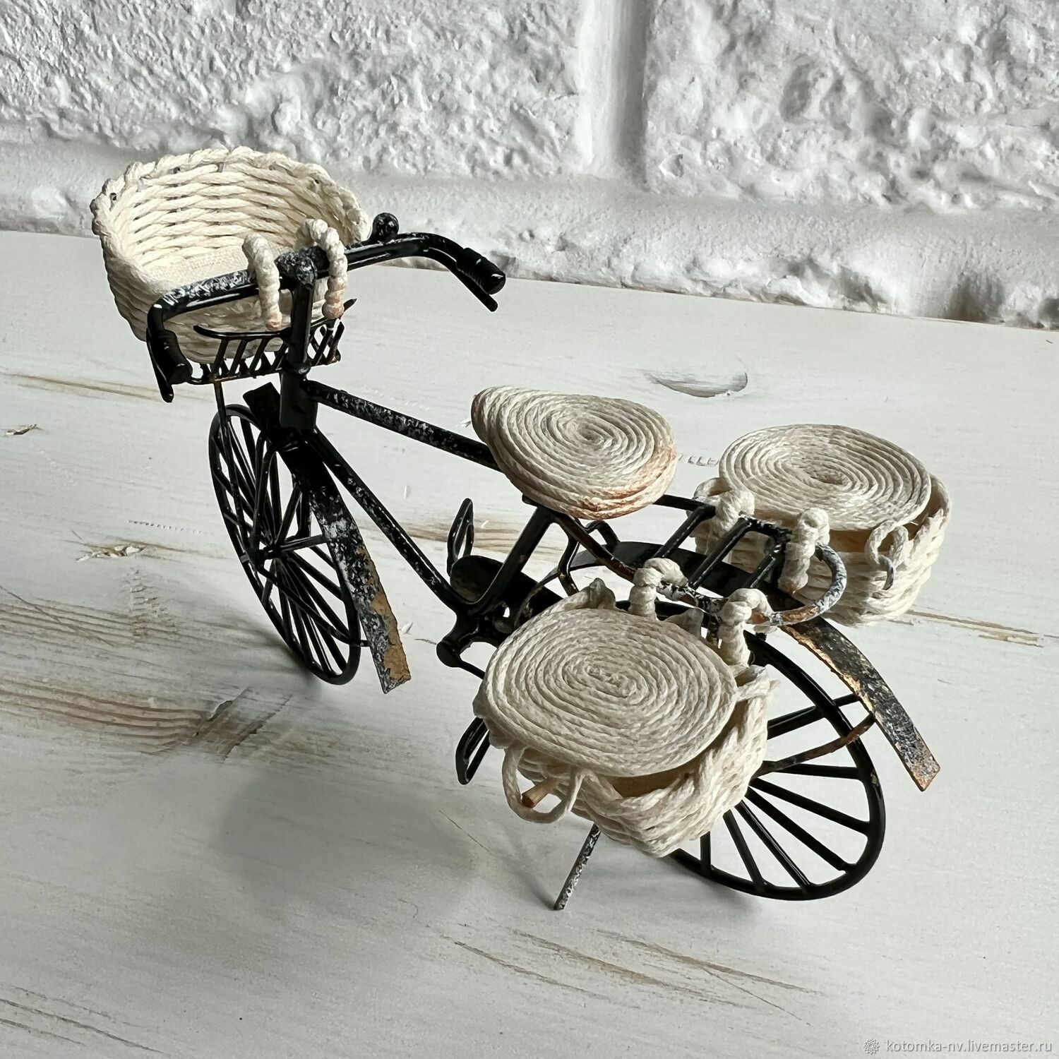 Miniature Ladies Shopping Bike White 12th Scale Dolls House Collectables 