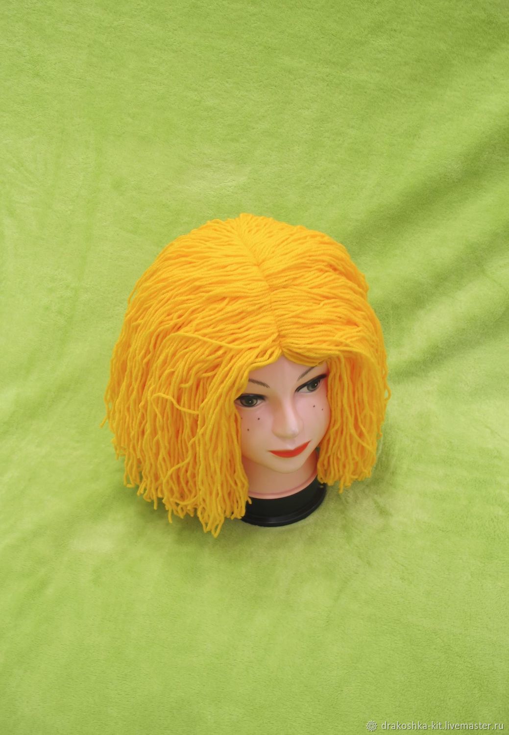 Желтый парик 