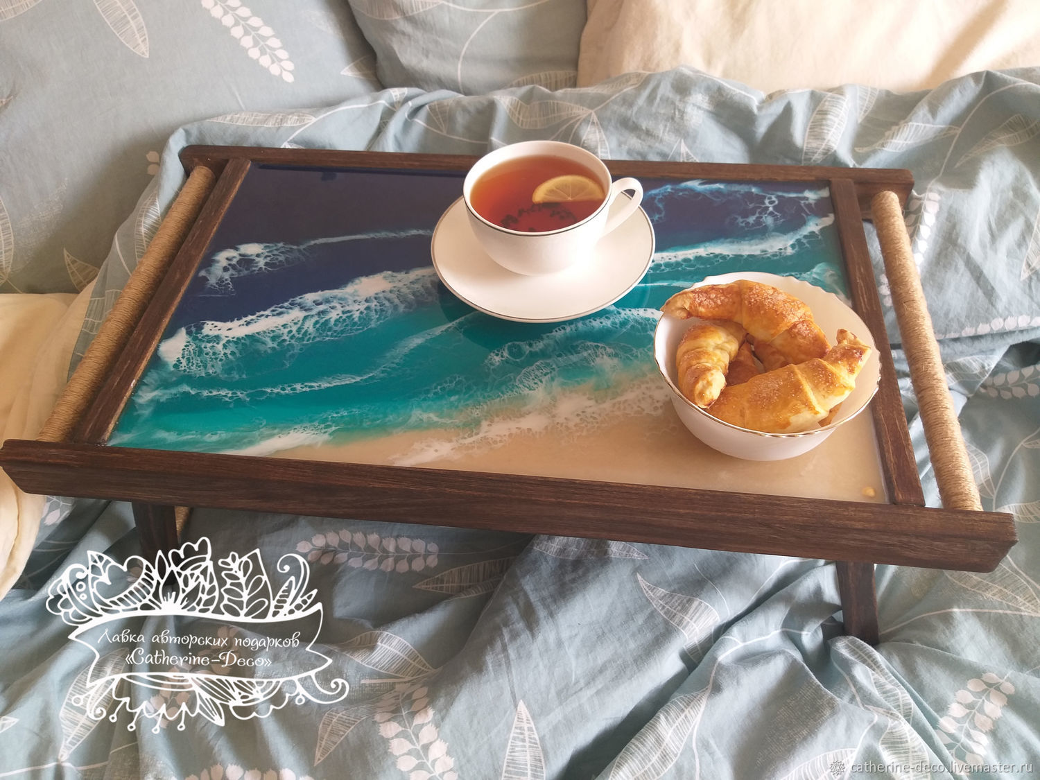 Столик для завтрака в постель своими руками: из чего сделать