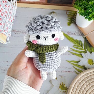 Куклы и игрушки ручной работы. Ярмарка Мастеров - ручная работа Вязаные овечки на новый год / вязаные барашки на заказ. Handmade.