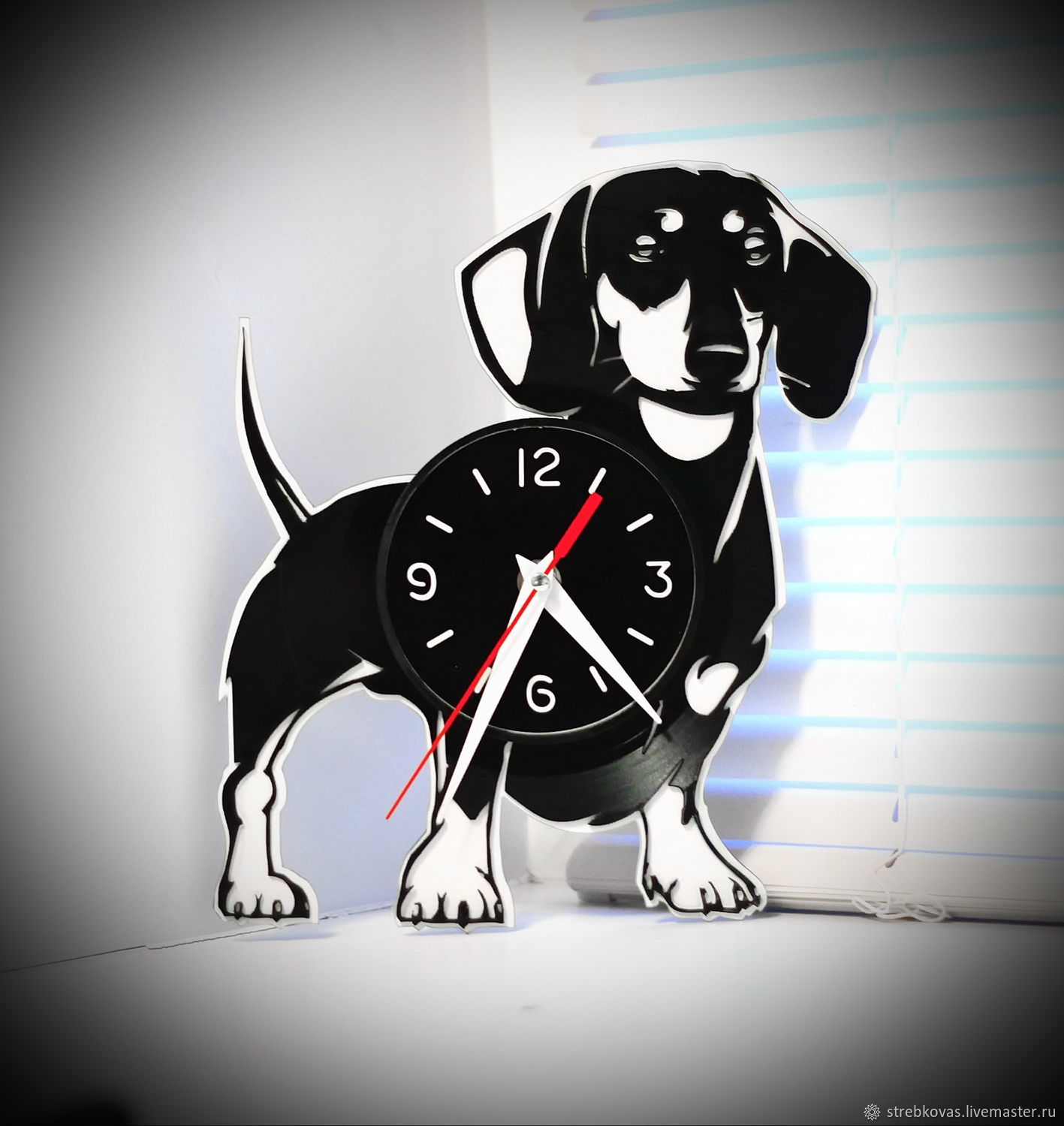 Часы с собакой настенные