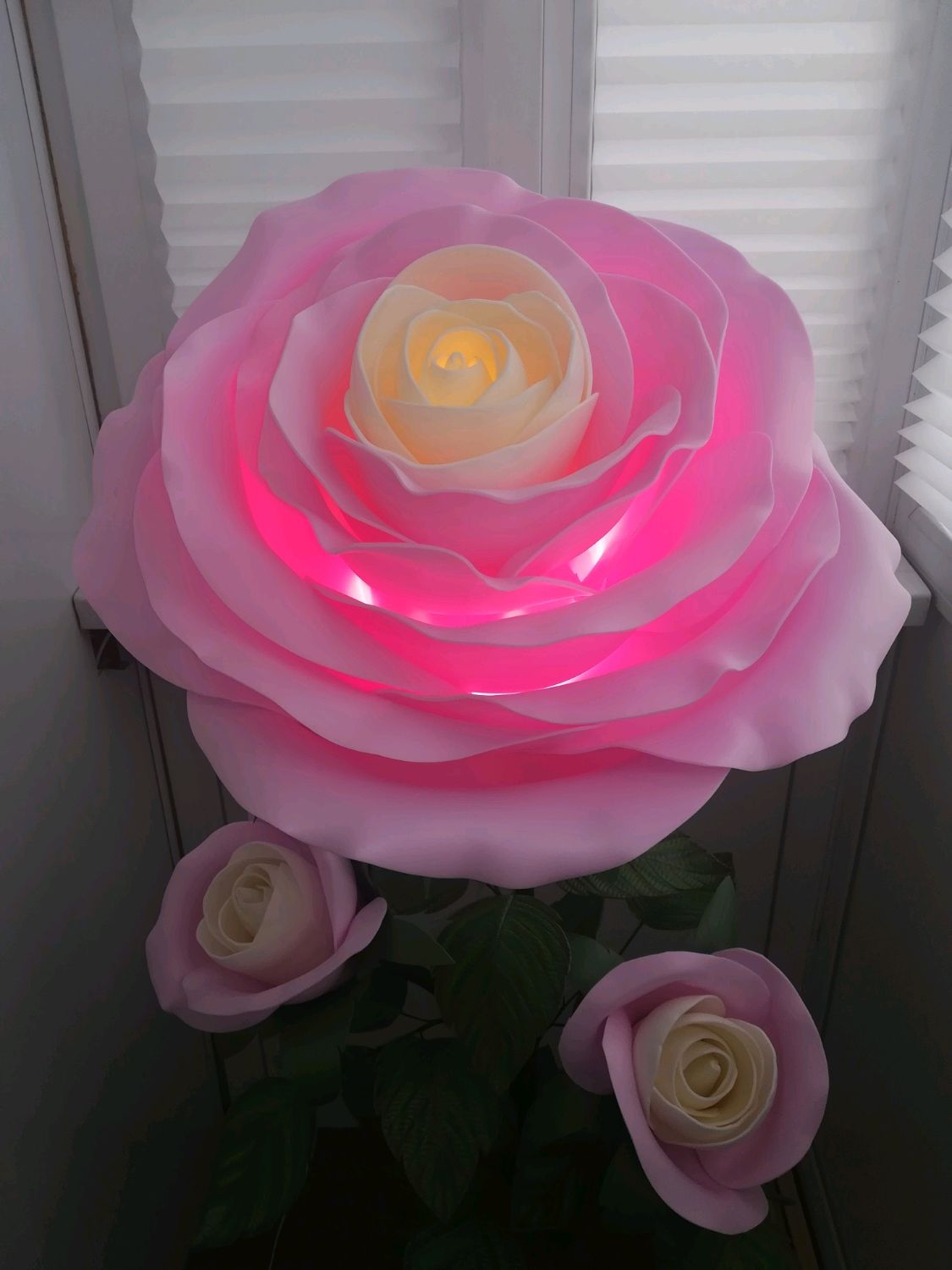 Напольные цветы из изолона фото светильники