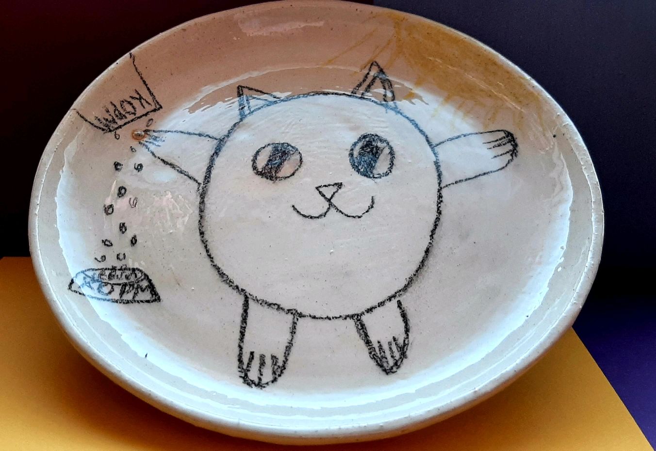 Кот из тарелки