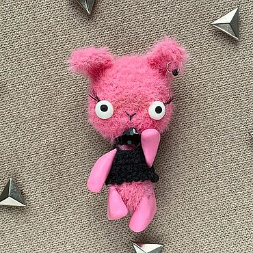 Куклы и игрушки ручной работы. Ярмарка Мастеров - ручная работа Игрушка пушистый зайка с сережкой, подвес заяц, розовый кролик. Handmade.