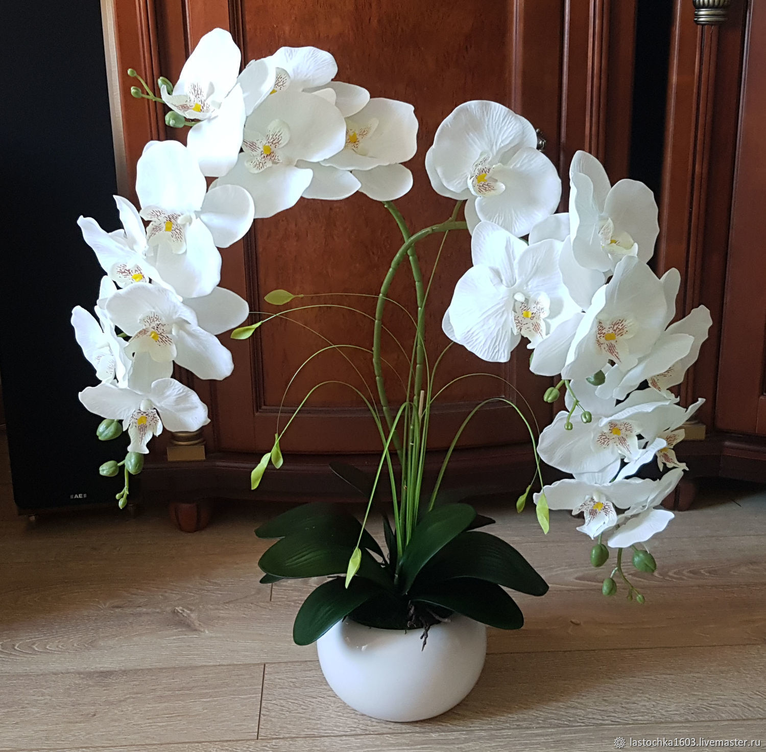 Композиции из искусственных орхидей для интерьера