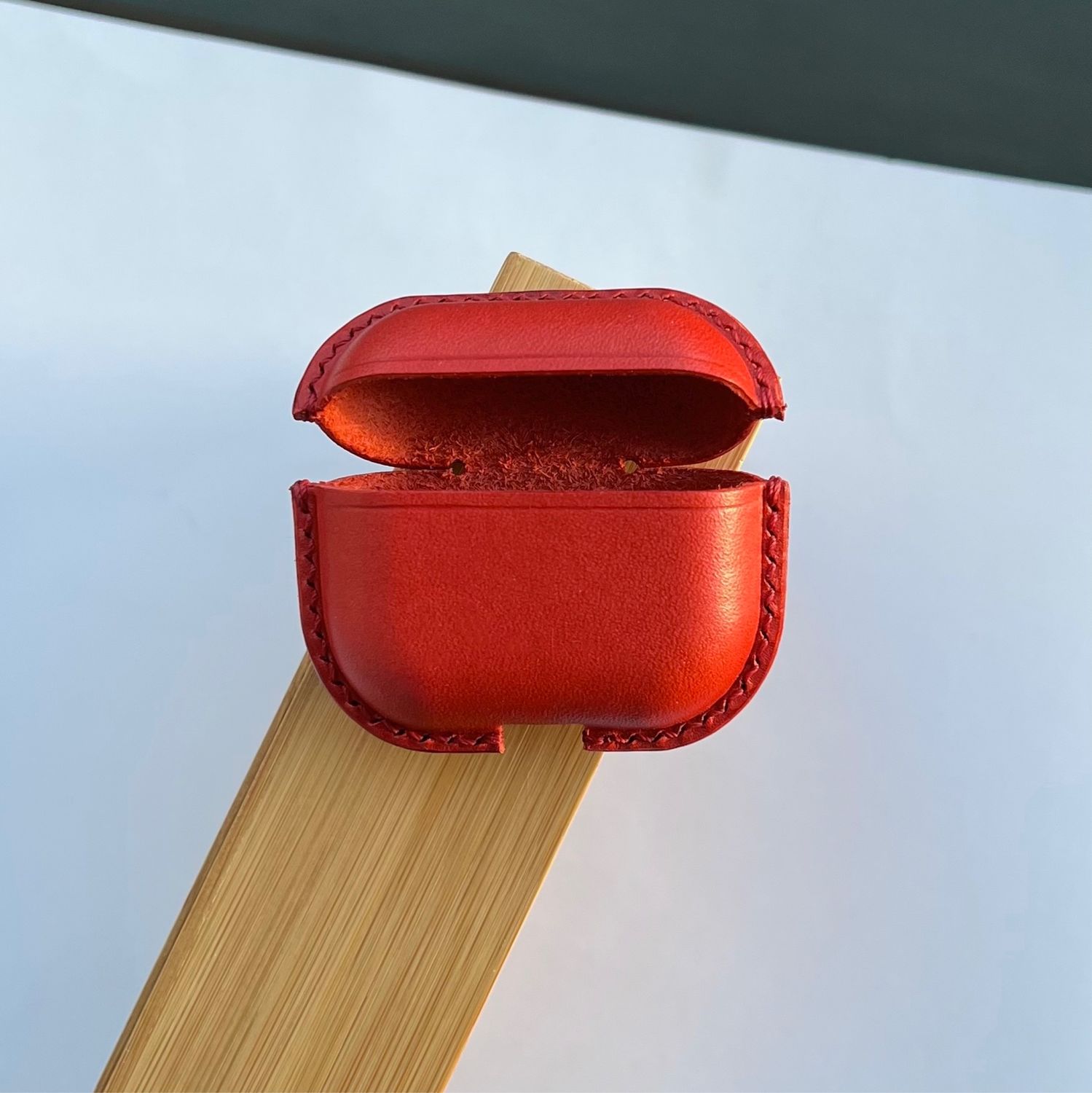 Чехол для AirPods 3 из натуральной кожи аирподс 3 красный – купить ...