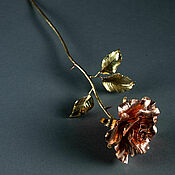 Кованая роза из металла (латунь), красная, вариант №2