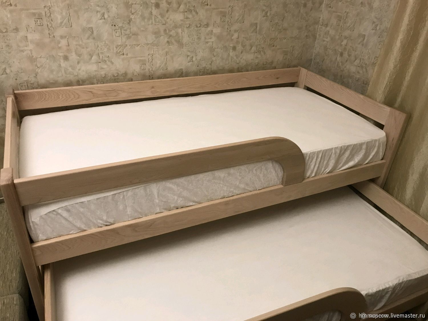 выдвижная кровать из массива