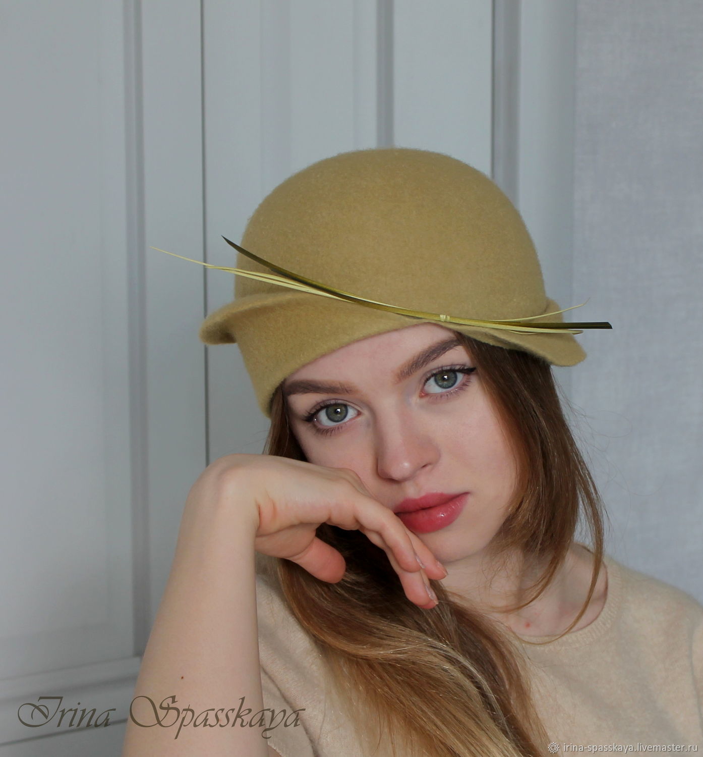 Озон шляпы женские. Шляпа женская. Шляпки из Войлока. Маленькие женские шляпки. Шляпка с маленькими полями.