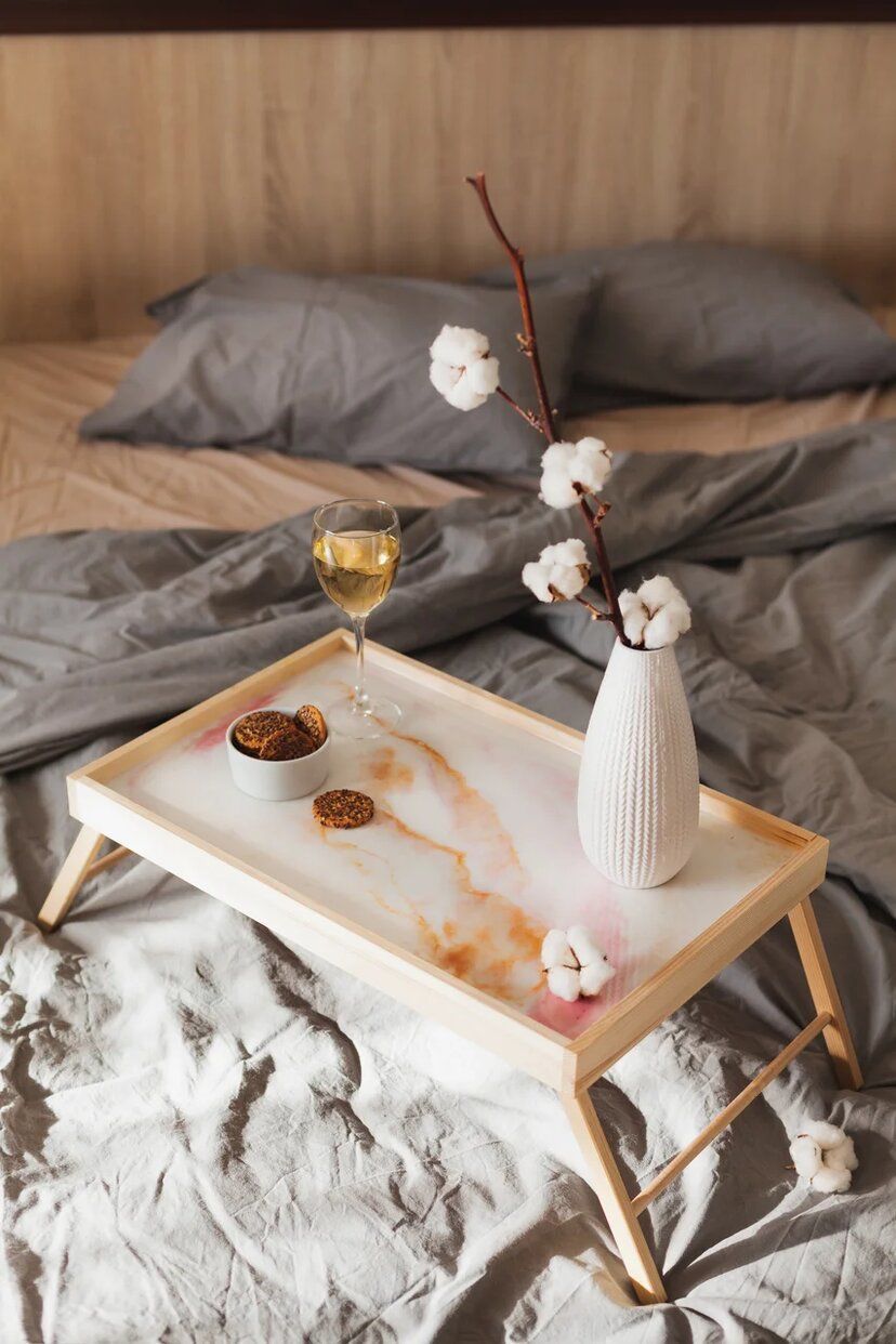 Поднос столик для завтрака в постель, с имитацией мрамора в интернет .