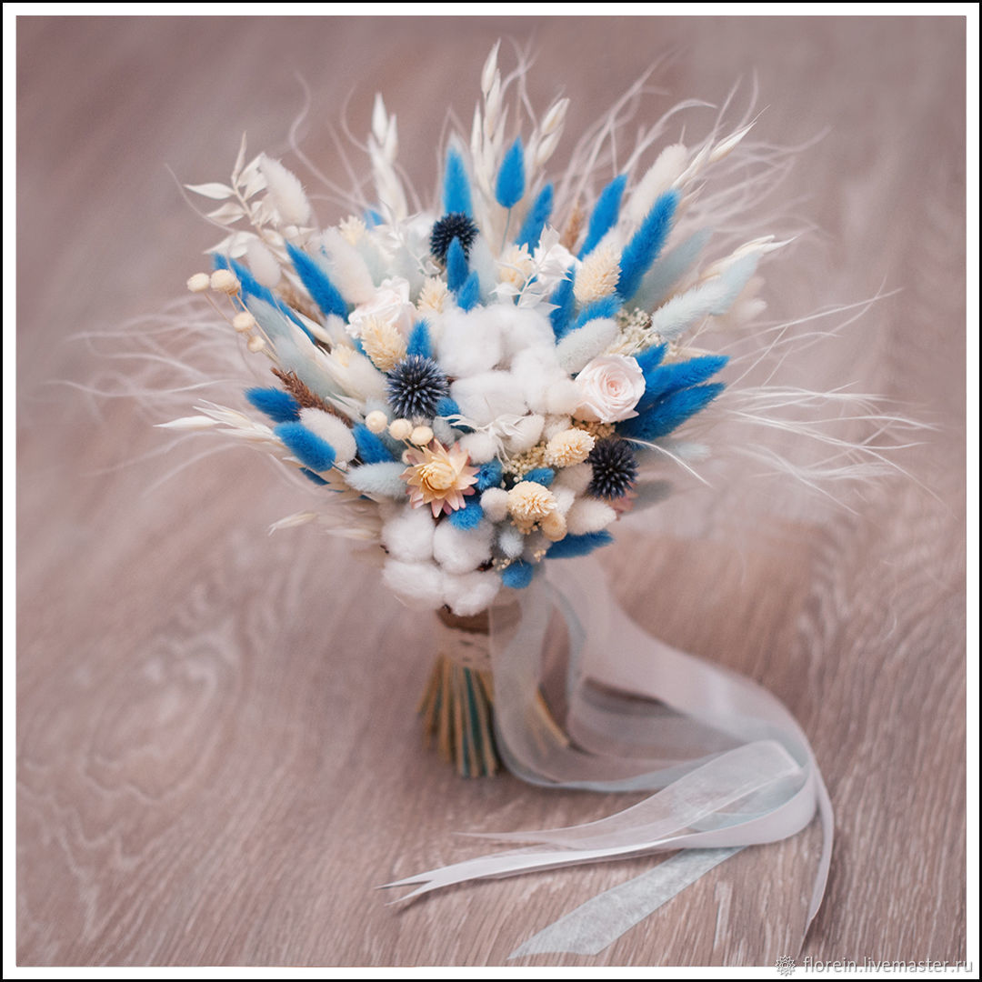 Букет невесты из сухоцветов голубой