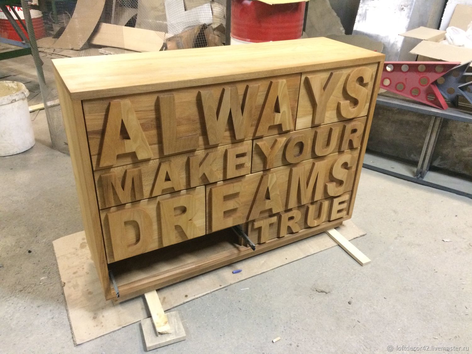 комод с буквами на фасаде. комод буквы. комод с буквами на фасаде. комод буква raus. комод буква раус.