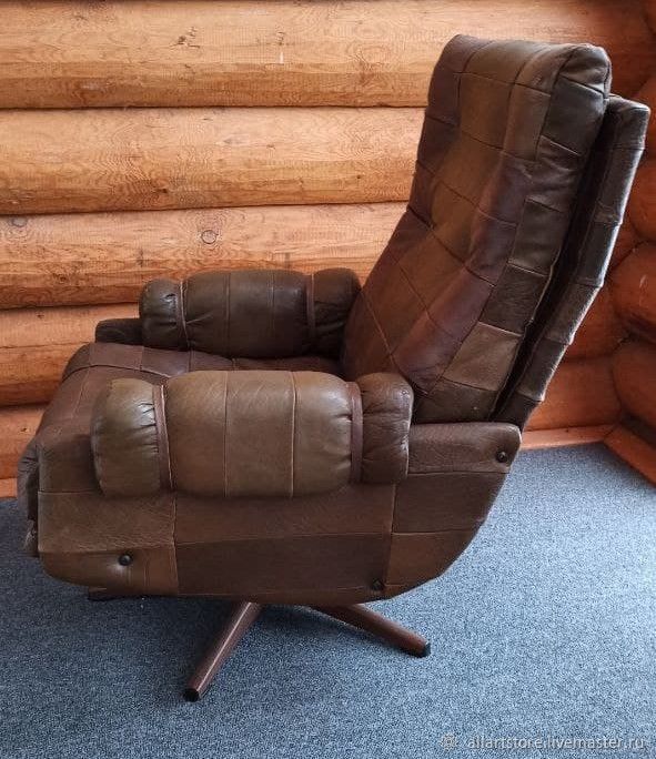 Реставрированное кресло советских времен