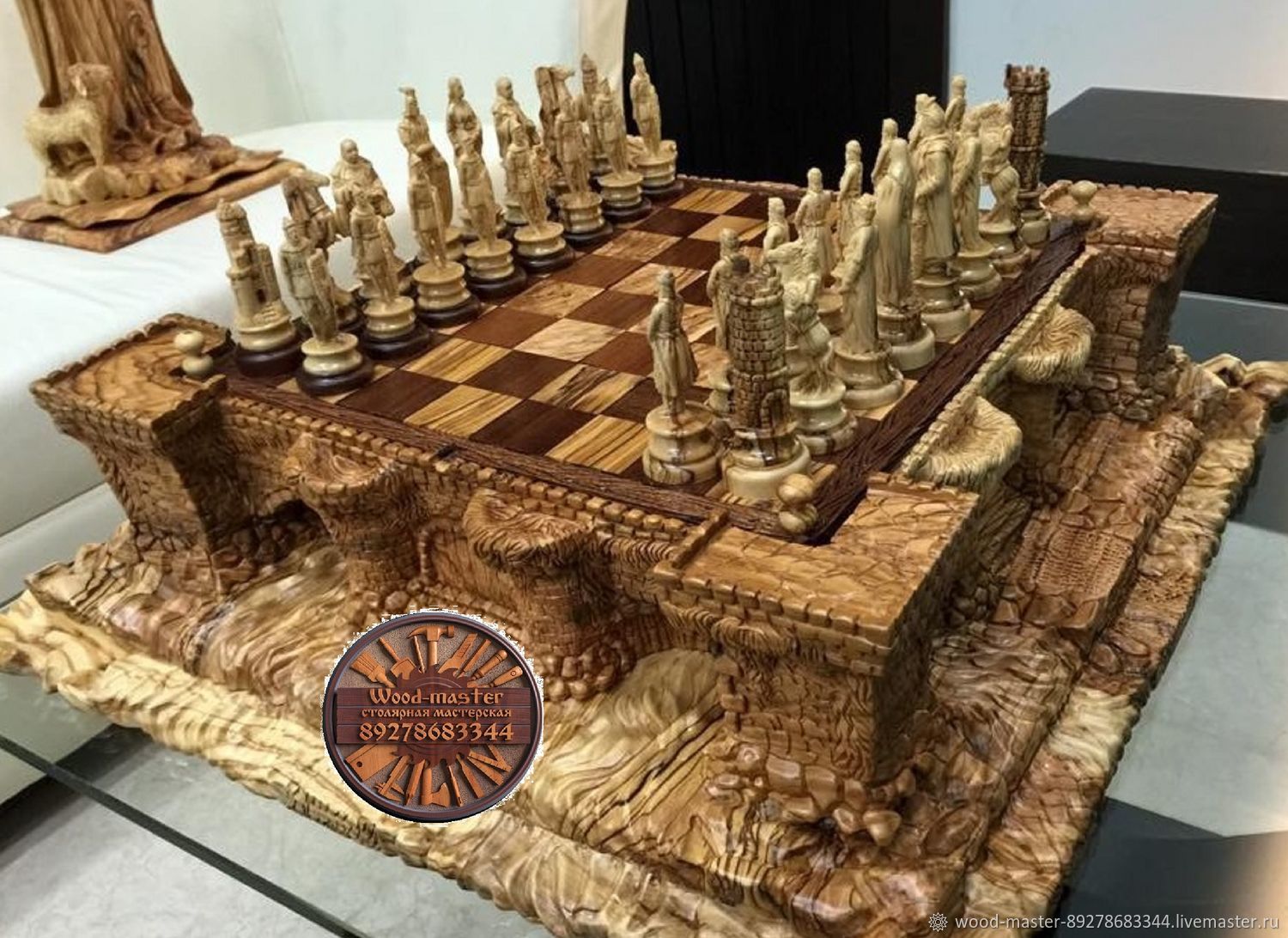 шахматный стол из дерева ручной работы