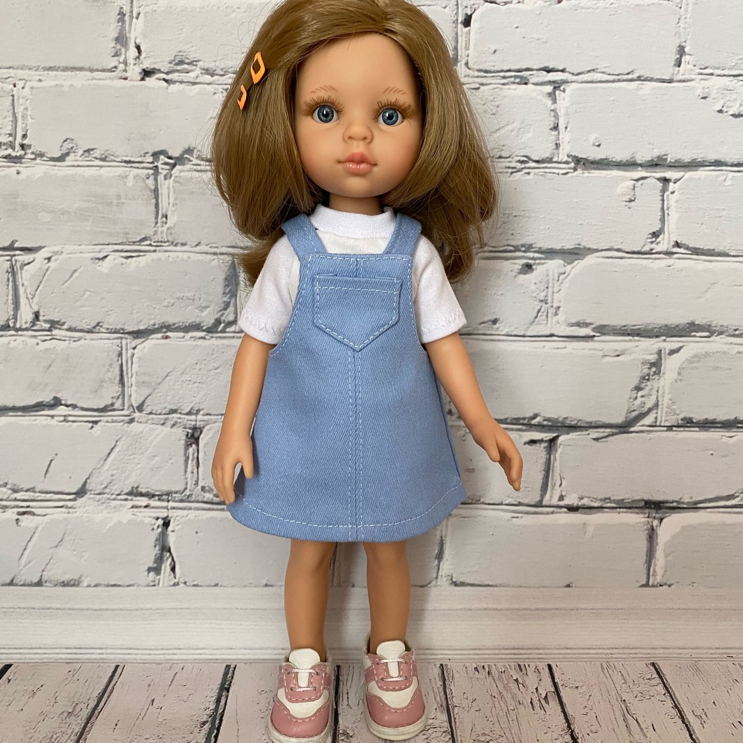 Джинсовый сарафан для кукол Паола Рейна купить в интернет-магазине ЯрмаркаМастеров по цене 350 ₽ – SRLHERU