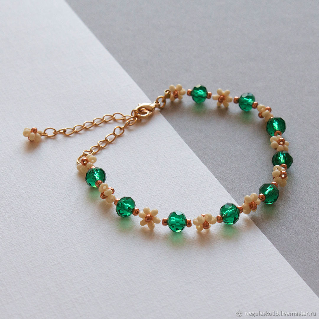 Bracelet made of beads and green crystals Beige floral (BB-SWA-GR), Bead bracelet, Omsk,  Фото №1
