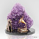 Amethyst stabilizes and gives new impetus to the relations and the space in the house, bringing harmony and balance. The dog symbolizes the protection of the home. Gramophone – symbolizes the traditio