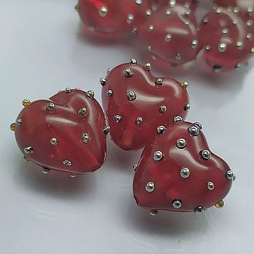 Бусина лэмпворк "Алое сердце" Стекло lampwork. . Материалы для творчества ручной работы - Ярмарка Мастеров Материалы для творчества ручной работы. Ярмарка Мастеров - ручная работа Бусина лэмпворк "Алое сердце" Стекло lampwork. Handmade.