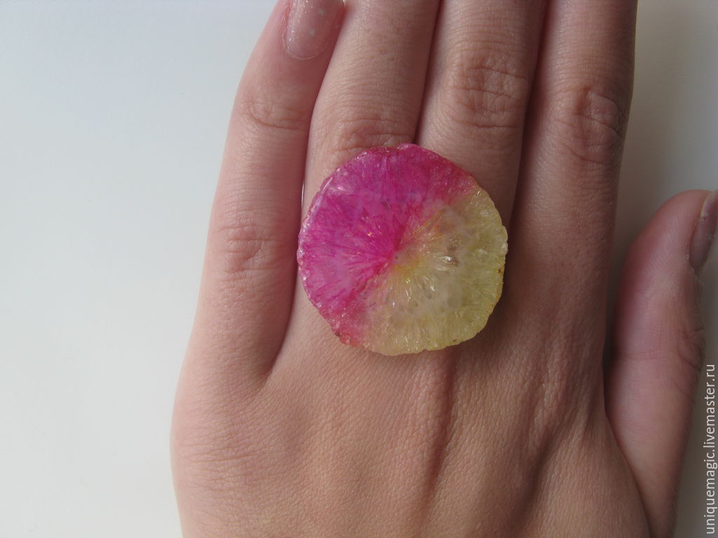 The color of the stone as pictured. Do the decoration for You! (ring/pendant)
